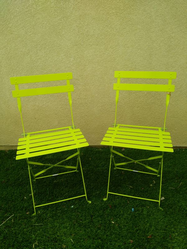 New Pair Of Lime Green Folding Metal Bistro Outdoor Patio Chairs