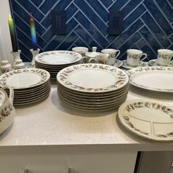 Holiday “Holly” pattern - fine china from Royal Gallery - Made in Japan 