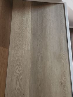 Floor 504 click an lock vinyl 15 boxes 356 SqFt price for all $400