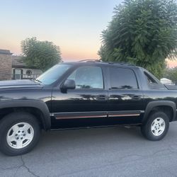 2004 Chevy Avalanche / Truck