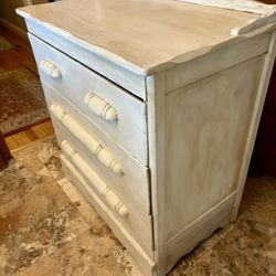 Small Antique 3-drawer Dresser 