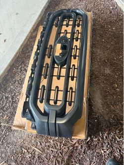 OEM 2021-23 Ford F150 Grill