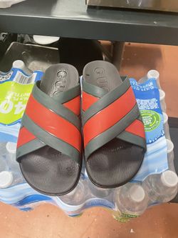 Authentic GUCCI slides Size 8