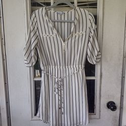Iris black and white striped zipper dress size Medium 
