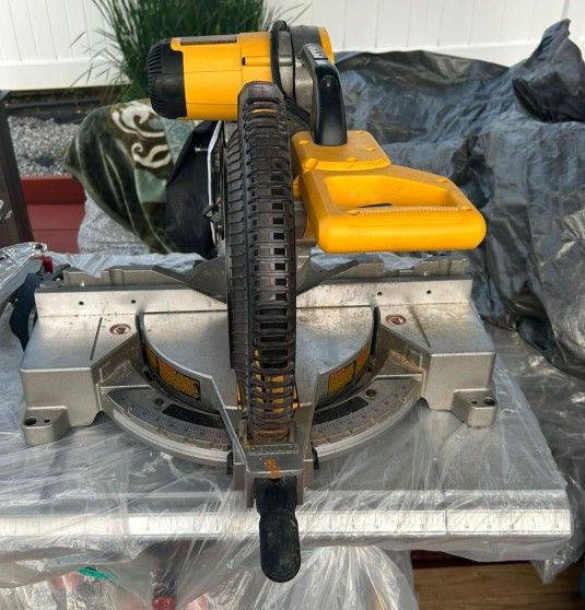DeWalt DW716 Double-Bevel Miter Saw With TableSaw