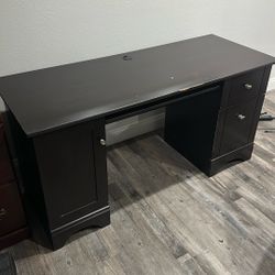 Office desk 