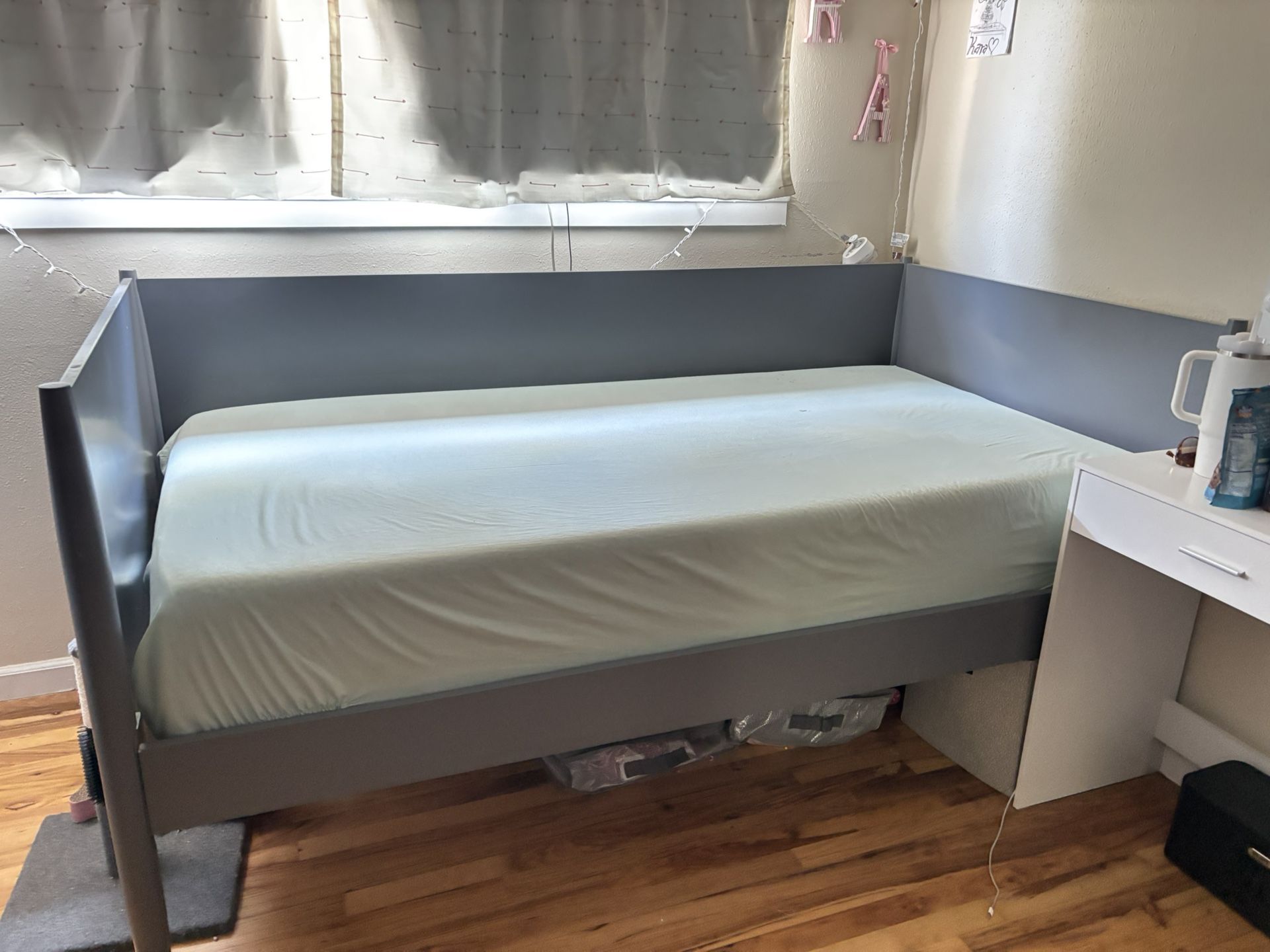 Twin Day Bed With Mattress