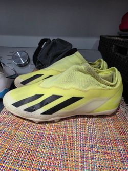 Kids soccer cleats 1 1/2