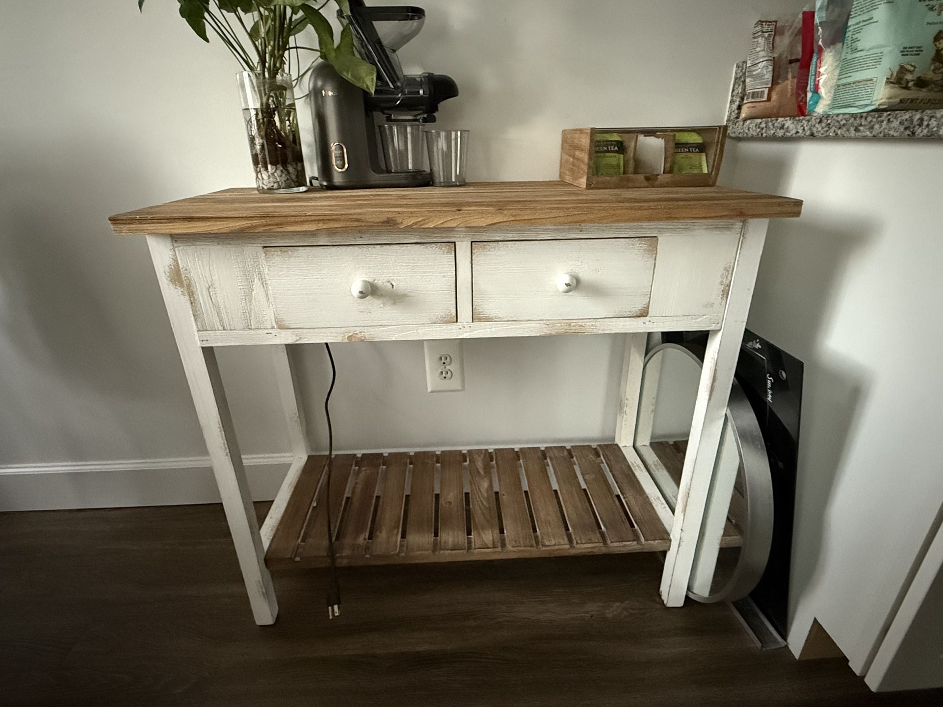 Distressed Farmhouse Entryway/Buffet Table