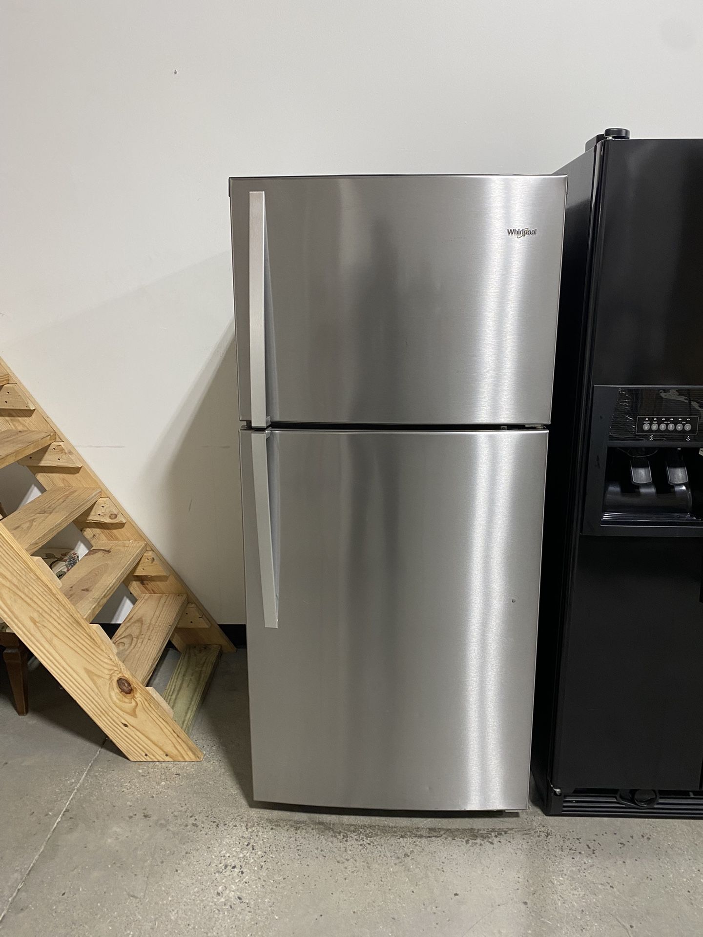 Refrigerator Whirpool 33” Width