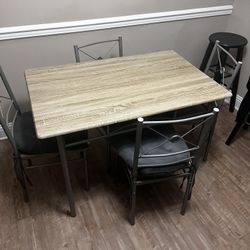 Dinging Room Table Set 