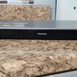 PANASONIC SMART 3D BLUE RAY DVD PLAYER WITH REMOTE HAS THUMB DRIVE PORT AND SD CARD PORT COMES WITH POWER CORD AND MDMI CORD 