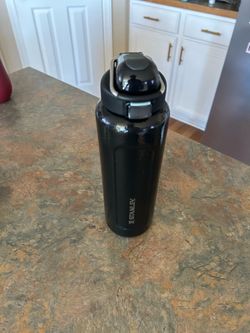 Stanley 32oz flip lid water bottle black