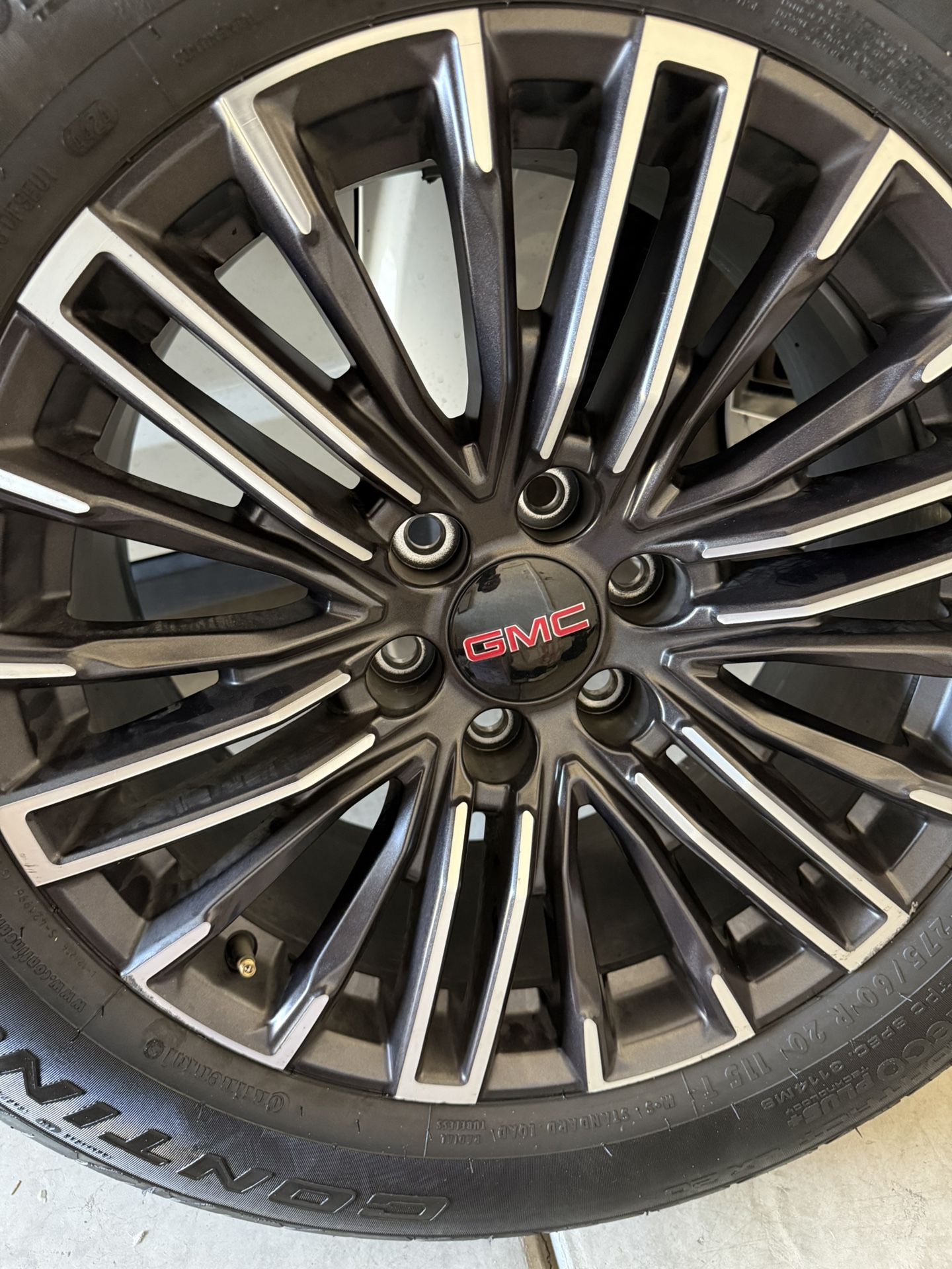 2025 GMC YUKON STOCK WHEEL SET - BRAND NEW - 