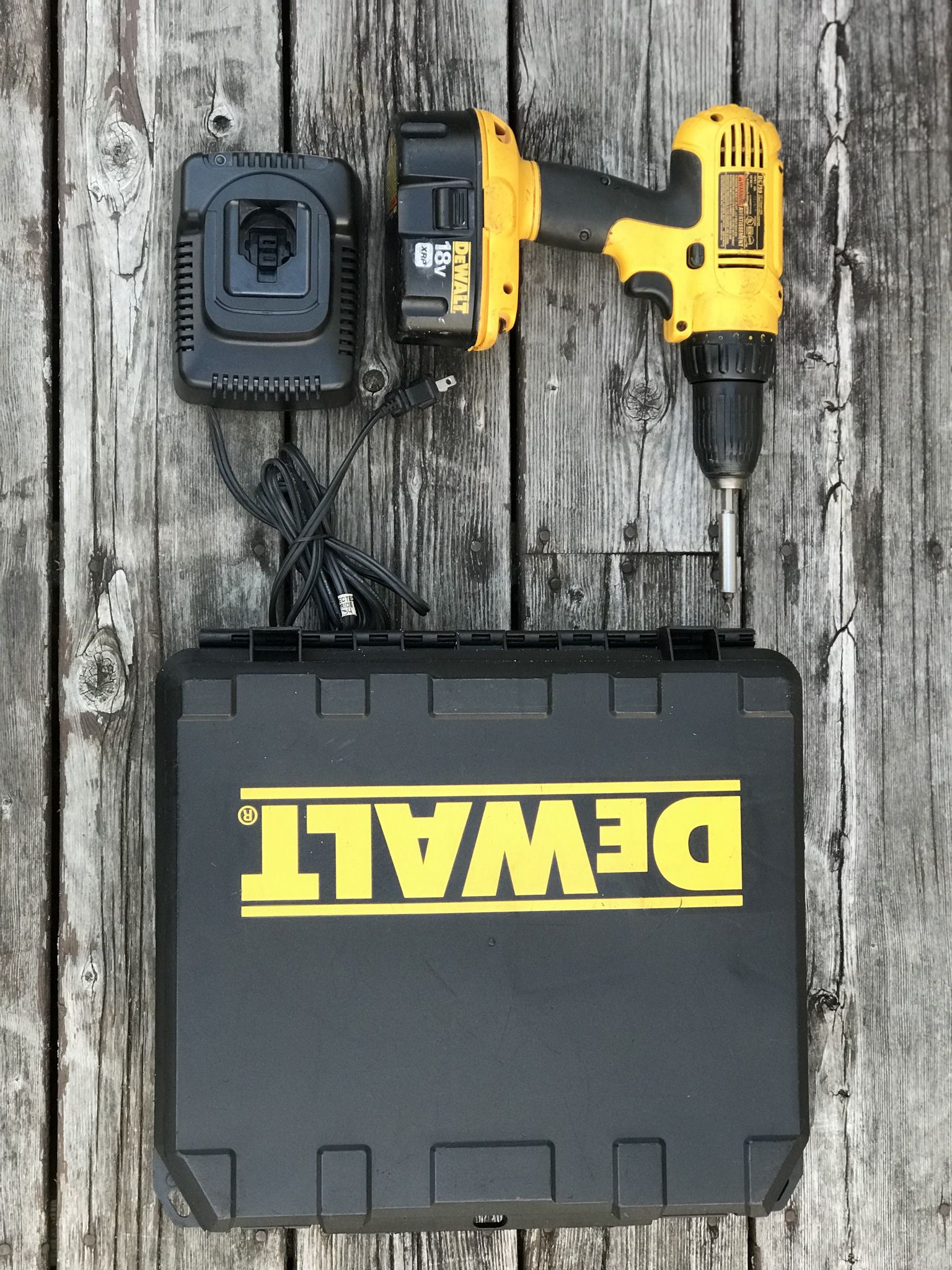 Dewalt DC759 18-Volt 1/2-Inch Cordless Drill/Driver with battery, charger and case. good condition!