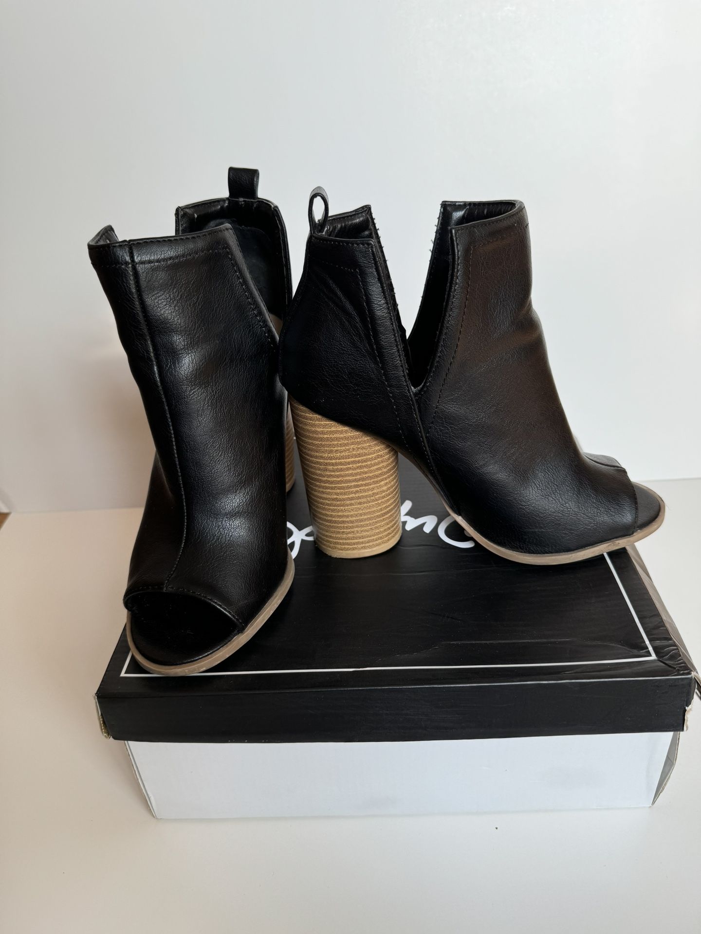 Qupid Chunky Heel Boots Black Leather Size 7