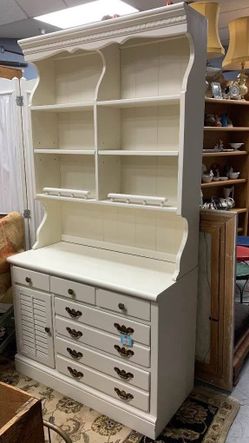 Vibrate Ethan Allen White Kitchen Hutch Cabinet