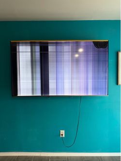 SMART TV TOSHIBA 75” broken screen