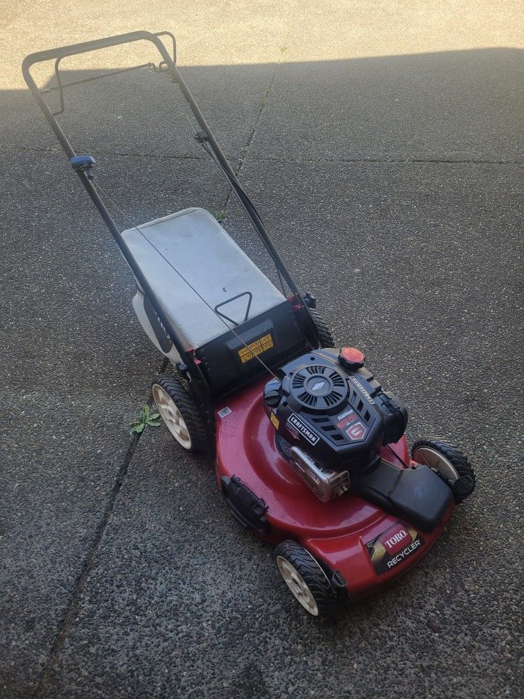 Very Clean Toro Recycler 22" FWD Self Propelled Lawn Mower for Sale in