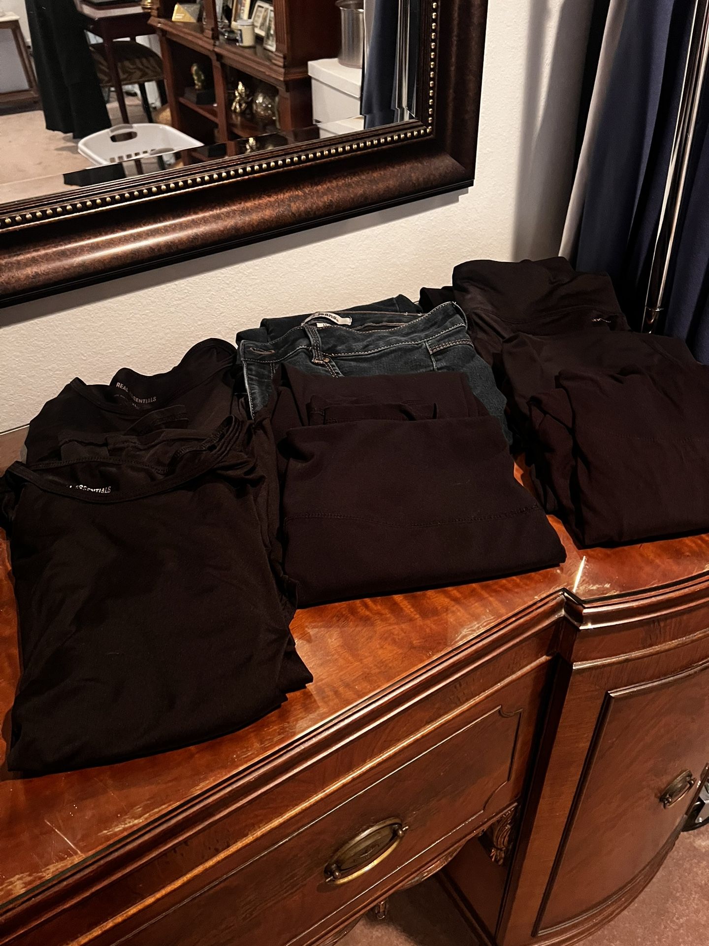 Yoga Pants Size XL With 2 Matching Shirts 5.00 Takes All