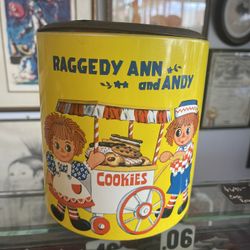 1973 Raggedy Ann and Andy metal cookie jar tin 
