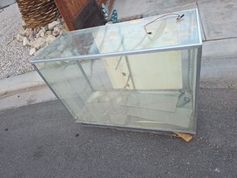 Free display case
