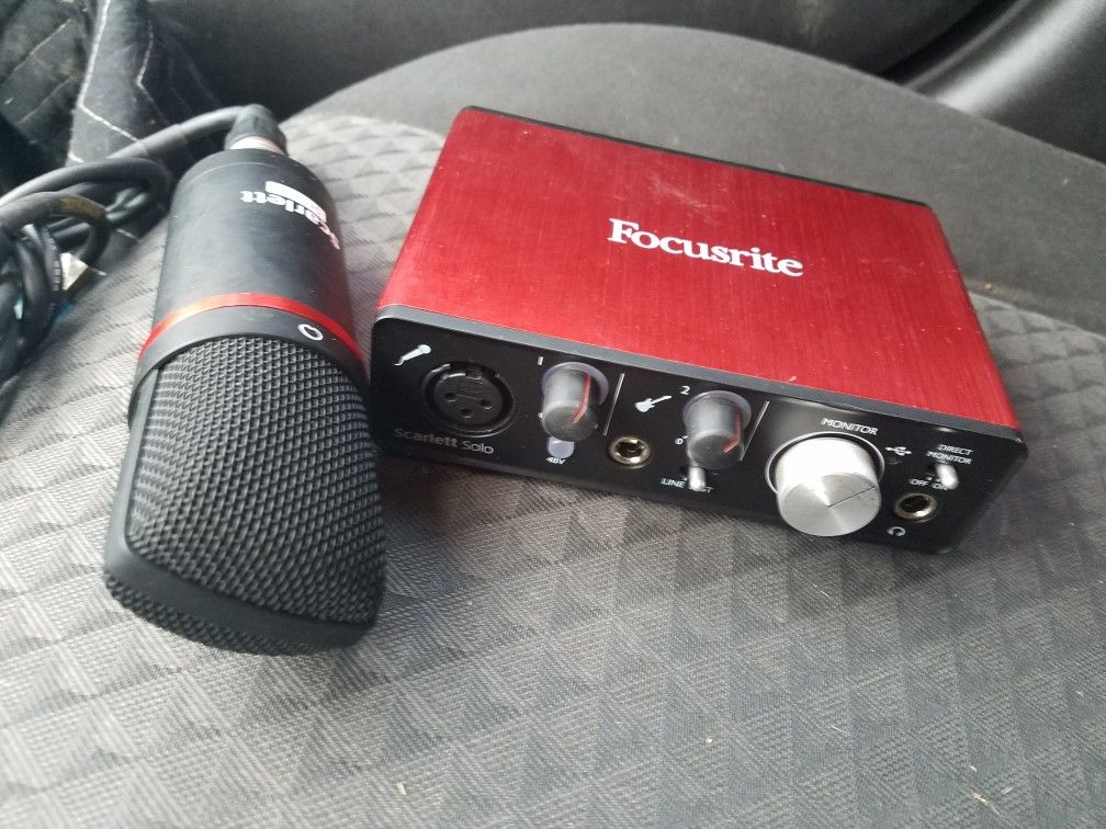 Focusrite Scarlett 2i2 interface