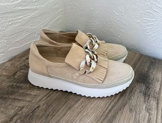 Vaneli sport qerene nude suede chain-accent kiltie Athleisure ultra padded shoe size 7