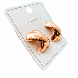 🟣✨ Twisted Crossover Hoop Earrings – Rose Gold Plated | Minimalist Jewelry