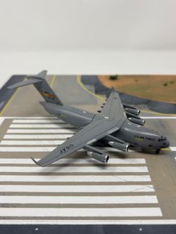 (NO BOX) 1/400 Gemini Jets USAF Boeing C-17 Globemaster III Altus AFB
