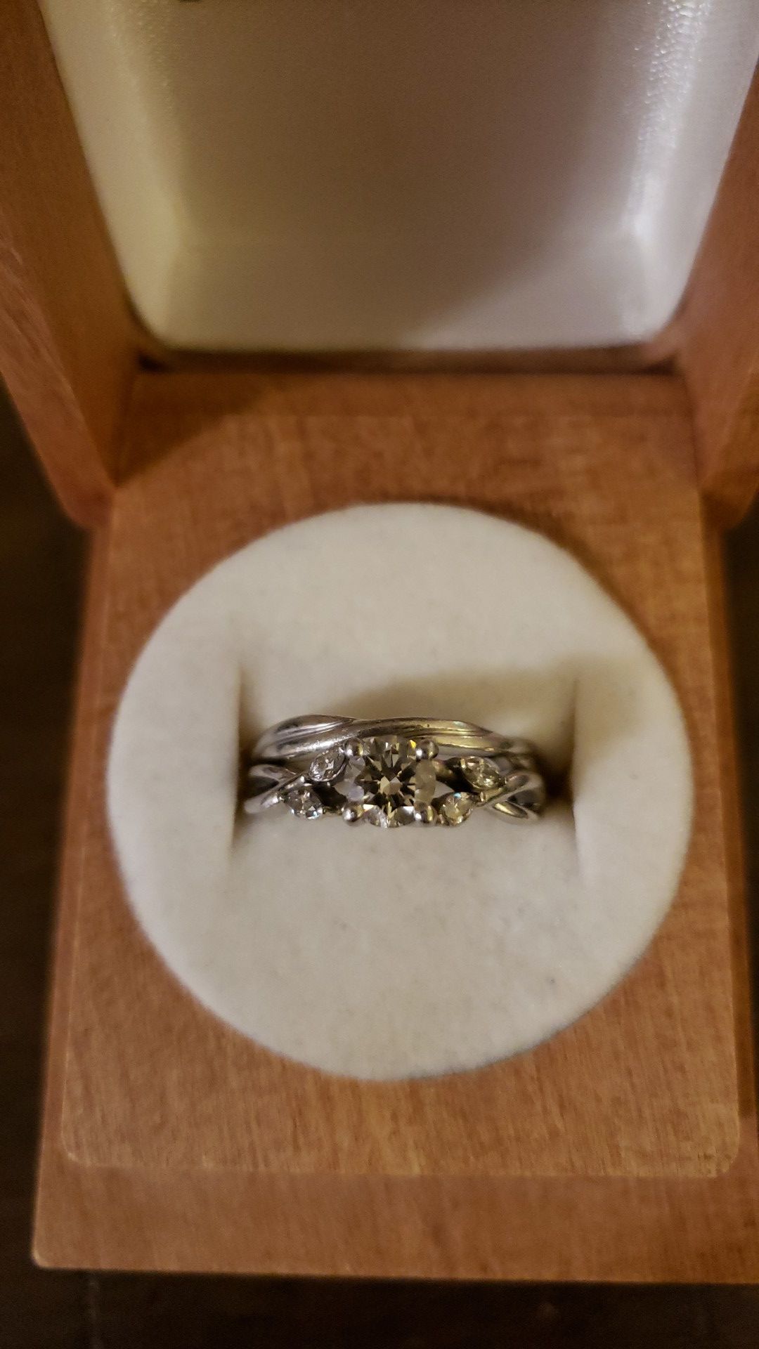 Engagement ring/wedding band set Size 5.25