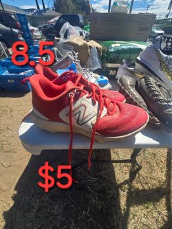 $5 8.5 Baseball Cleats