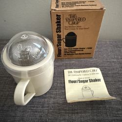 New The Pampered Chef Flour & Sugar Shaker Model 1690 *Open Box Unused *