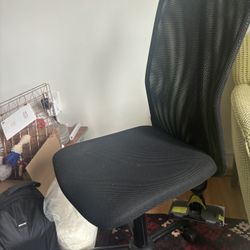 Black Chair In Good Condition 