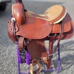 Beautiful Western Trail Saddle Floral/Silver 16"