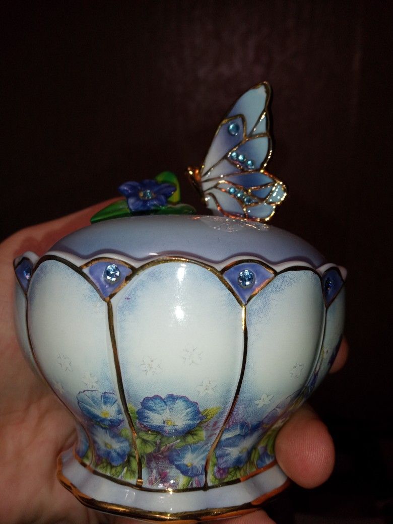 Bradford Exchange Whispering Wings Lena Liu Music Box