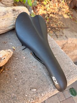 XYZ Black Bike Seat - like new
