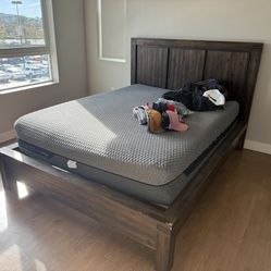 Queen Bed w/Mattress