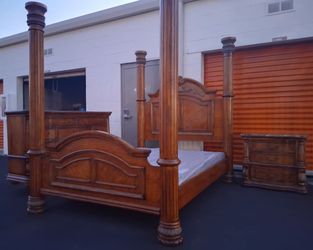Qun Sz Bd St With Base Good Condition