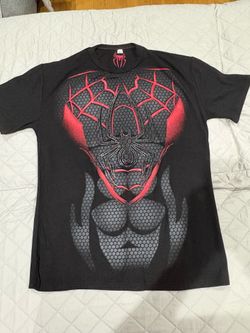 Red and black spiderman tee XL