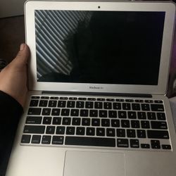 Mac Book Air Lap Top 