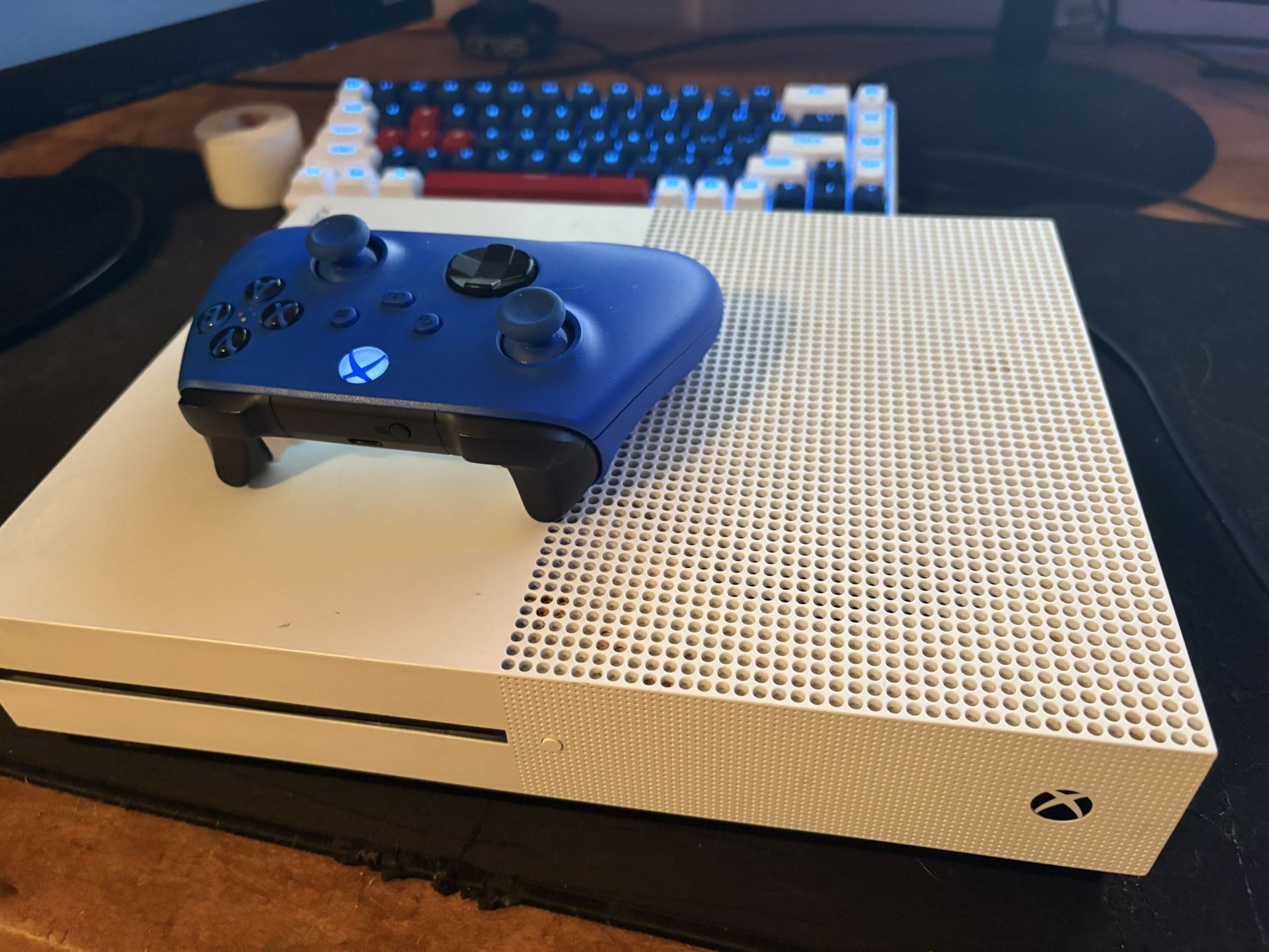 Xbox One S 1TB – Works Great – Includes Controller, Power & HDMI Cables