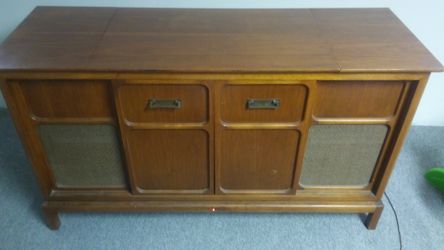 Console vintage record player/ radio