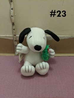 Snoopy with wreath