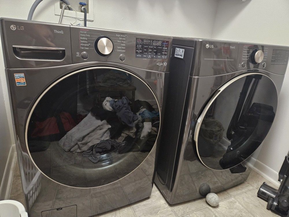 LG stackable SMART Front Load Washer/Dryer Combo