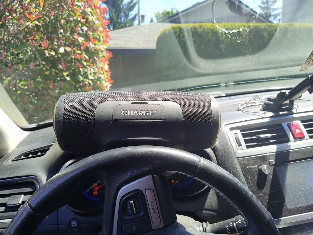 JBL charge 4