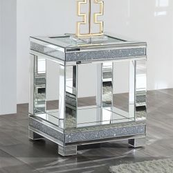 GLAM MIRRRORED FAUX DIAMONDS SIDE END ACCENT TABLE - MESA DE LADO