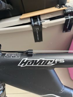 This is a Hyper Havoc FS 26-inch black mountain bike featuring a dual suspension aluminum frame.