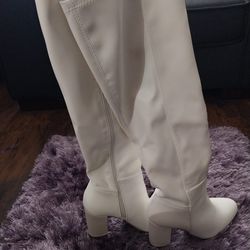Size 7 Knee High White Boots 