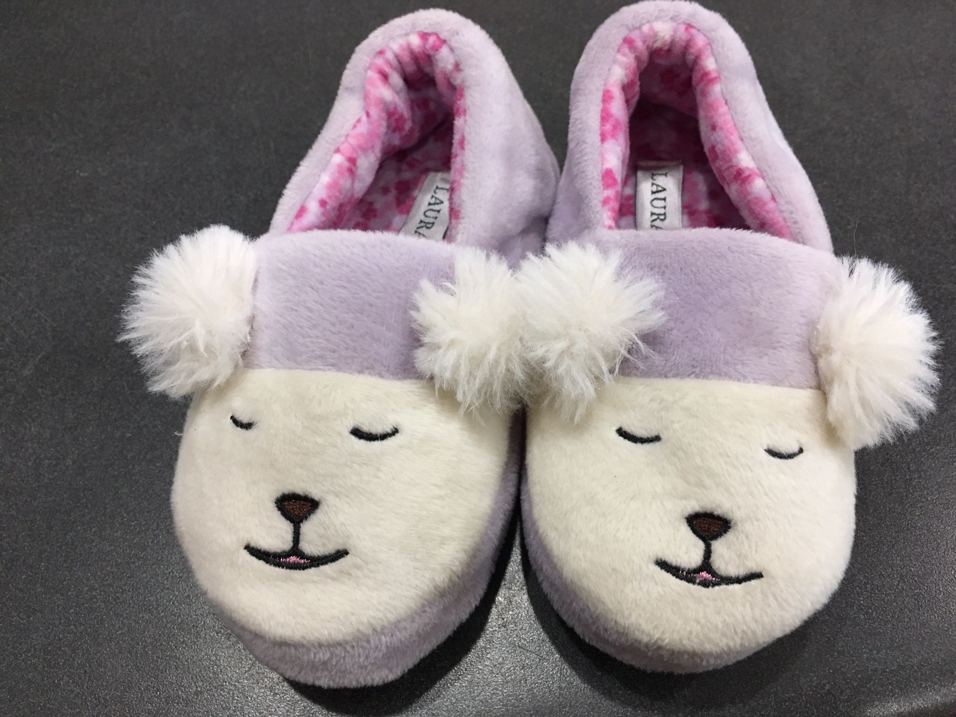 Adorable infant slippers. Size 5/6 & 7